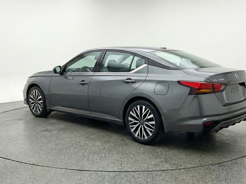Used 2025 Nissan Altima 2.5 SV image 6