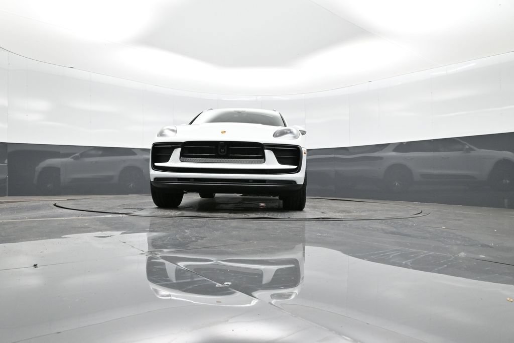 Certified 2026 Porsche Macan AWD/4WD image 41