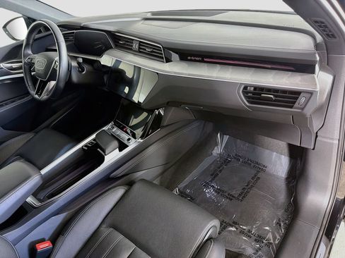 Certified 2024 Audi Q8 e-tron Prestige w/ Prestige Package AWD/4WD image 31