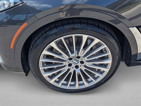 Used 2022 BMW X7 xDrive40i w/ Executive Package image 25