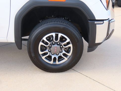 Used 2025 GMC Sierra 2500 SLT w/ SLT Convenience Package image 9