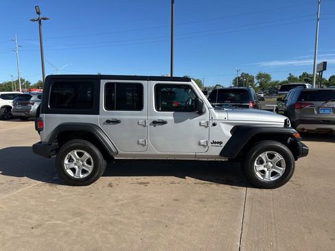 Used 2022 Jeep Wrangler Unlimited Sport AWD/4WD image 4