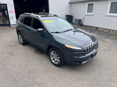 Used 2018 Jeep Cherokee Limited AWD/4WD image 3