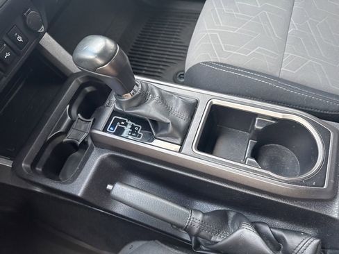 Used 2022 Toyota Tacoma TRD Sport w/ Technology Package image 23