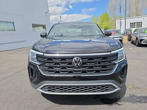 Used 2025 Volkswagen Atlas Cross Sport SE w/ Panoramic Sunroof Package image 11