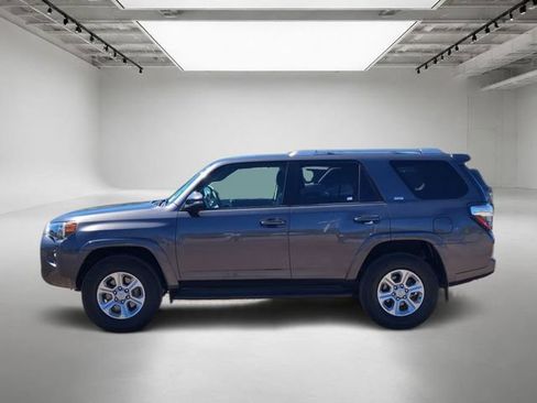 Used 2018 Toyota 4Runner SR5 Premium AWD/4WD image 2