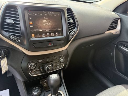 Used 2014 Jeep Cherokee Latitude w/ Cold Weather Group AWD/4WD image 13