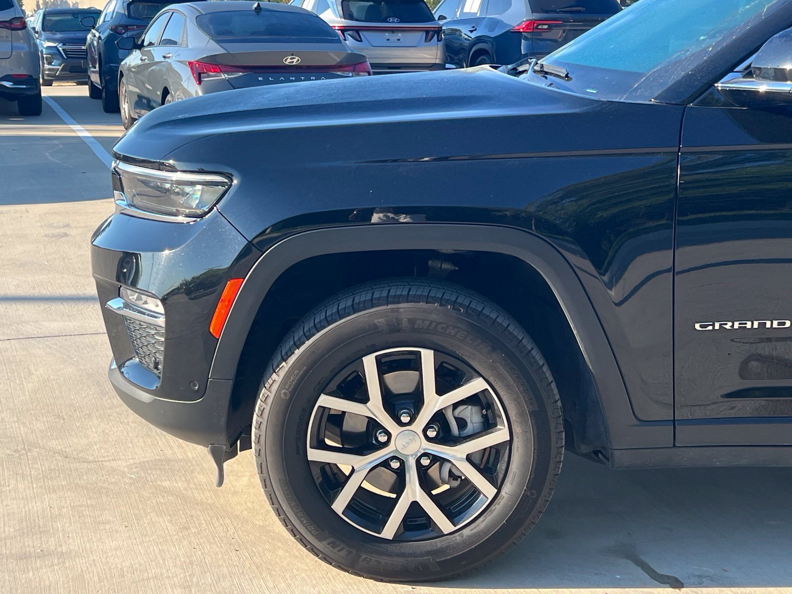 Used 2023 Jeep Grand Cherokee Limited w/ Luxury Tech Group II RWD image 20