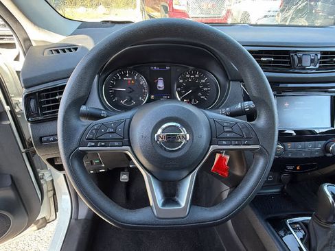 Used 2022 Nissan Rogue Sport S image 15