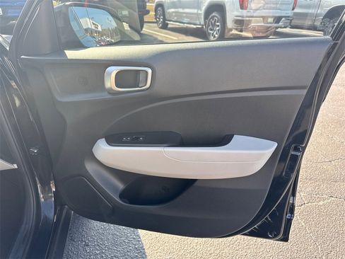 Used 2024 Hyundai Venue SEL image 15