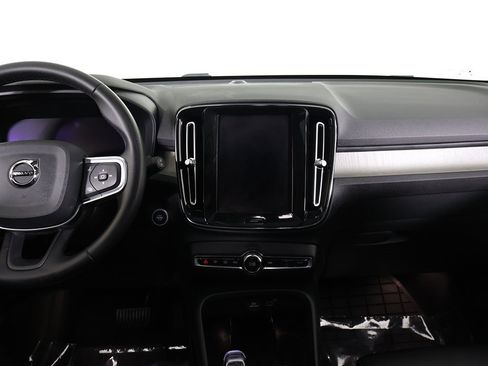 Used 2023 Volvo XC40 B5 Plus w/ Protection Package Premier image 40