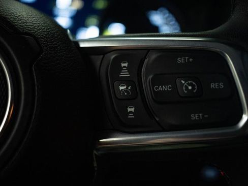 Used 2025 Jeep Wrangler Unlimited Sahara AWD/4WD image 17