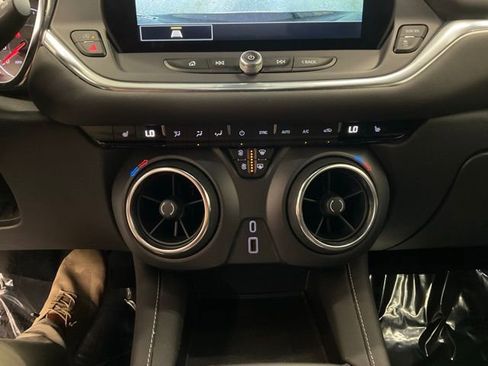 Used 2025 Chevrolet Blazer LT FWD image 20