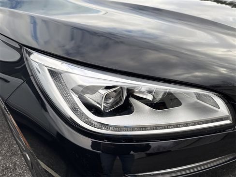 Used 2025 Lincoln Corsair Reserve image 3
