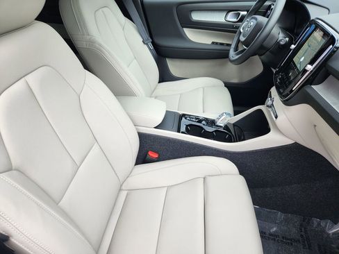 New 2026 Volvo XC40 B5 Plus w/ Protection Package Premier image 4