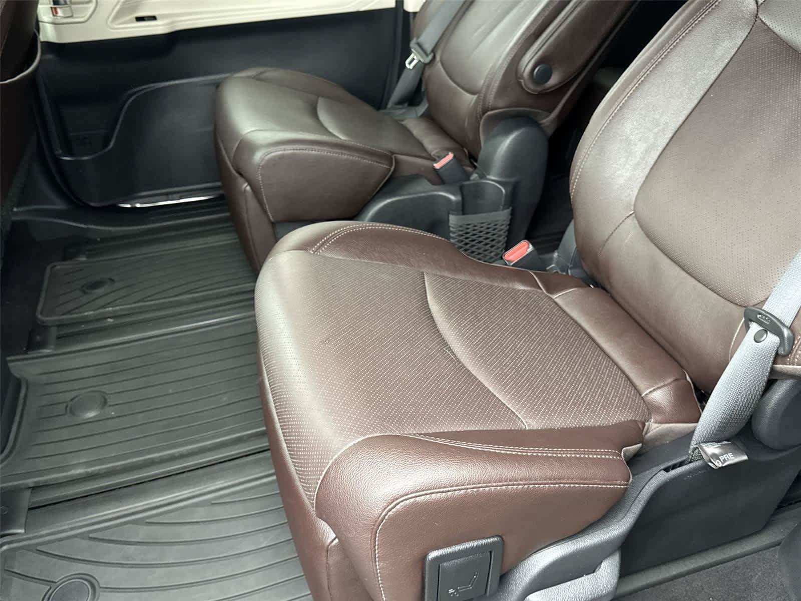 Used 2022 Toyota Sienna Platinum AWD/4WD image 15