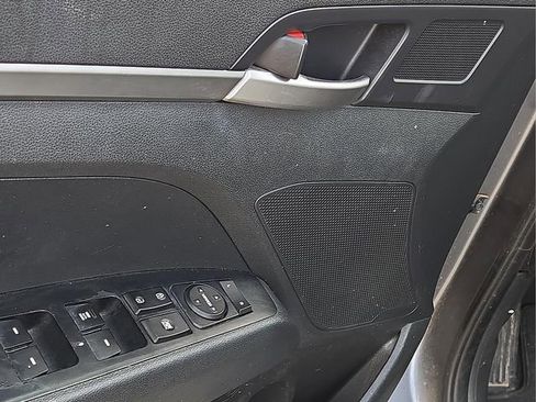 Used 2019 Hyundai Elantra SE w/ Cargo Package image 19