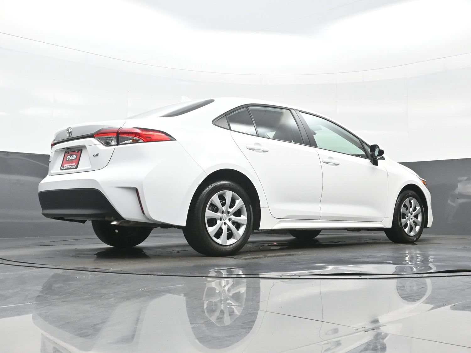 Used 2025 Toyota Corolla LE FWD image 30