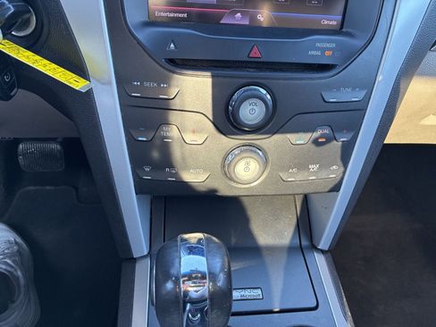 Used 2013 Ford Explorer XLT image 23