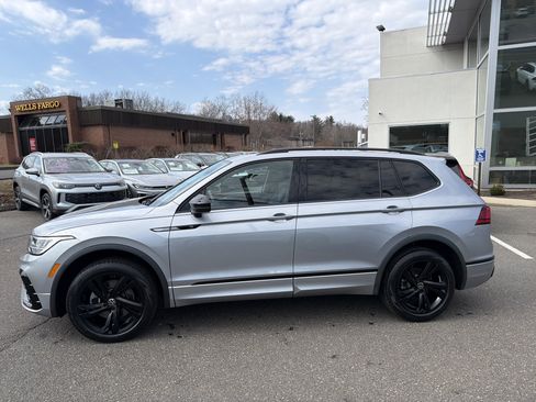 Certified 2024 Volkswagen Tiguan SE R-Line AWD/4WD image 2