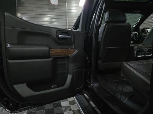 Used 2019 Chevrolet Silverado 1500 High Country w/ Technology Package AWD/4WD image 39