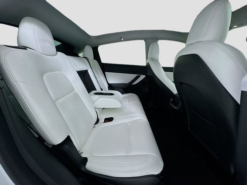 Used 2021 Tesla Model Y Long Range image 25