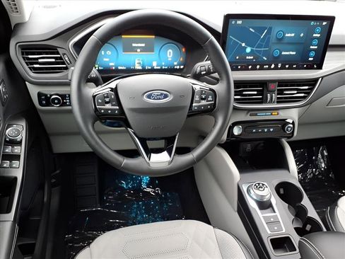 Used 2024 Ford Escape SE w/ PHEV Premium Package image 3