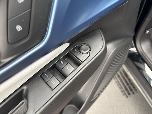 Certified 2025 Chevrolet Equinox EV LT FWD image 6