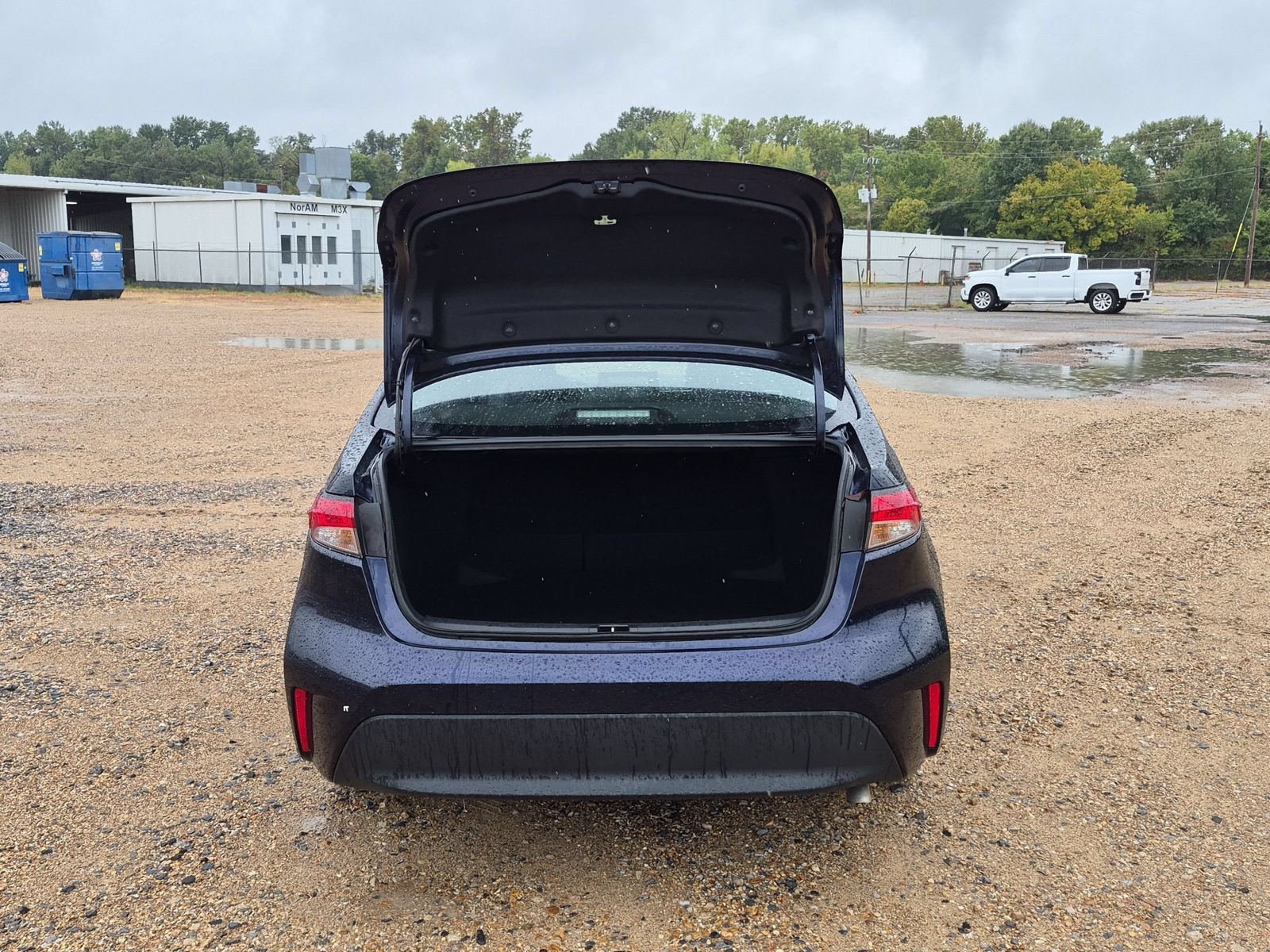 Used 2025 Toyota Corolla LE FWD image 4