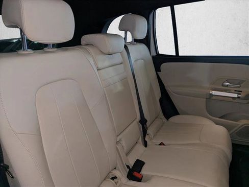 Used 2025 Mercedes-Benz GLB 250 image 17