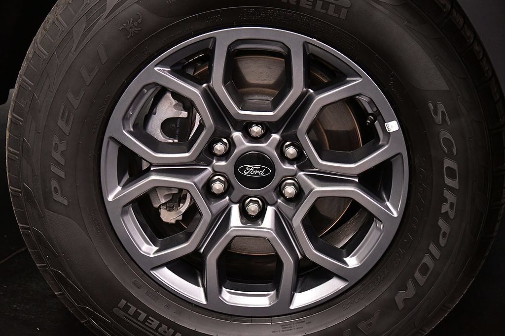 Used 2025 Ford Expedition Active AWD/4WD image 9