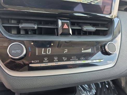 Certified 2025 Toyota Corolla LE FWD image 32