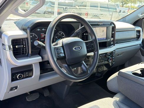 Used 2025 Ford F250 XLT AWD/4WD image 3