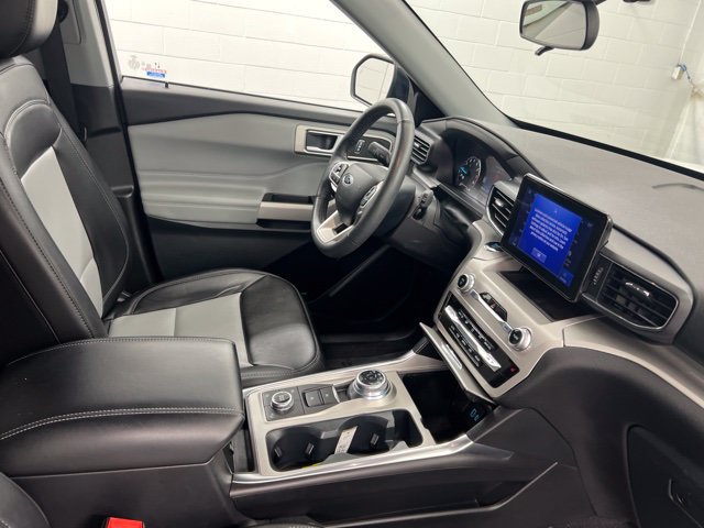 Used 2023 Ford Explorer XLT w/ Equipment Group 202A AWD/4WD image 25