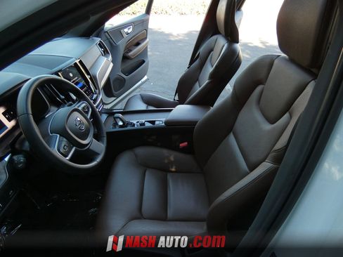 Used 2022 Volvo XC60 B5 Momentum AWD/4WD image 51