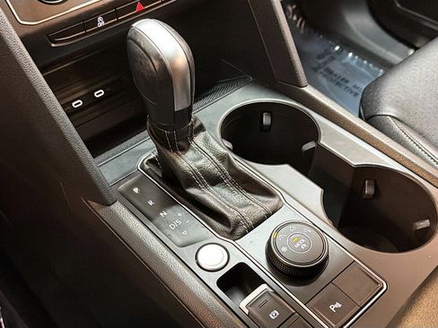 Used 2021 Volkswagen Atlas SE image 24