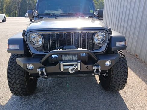 Used 2025 Jeep Gladiator Sport image 19