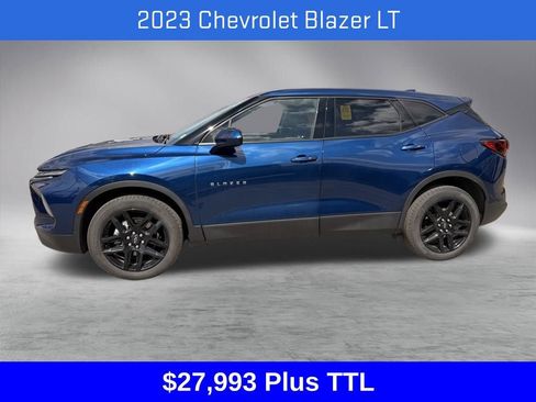 Used 2023 Chevrolet Blazer LT image 2