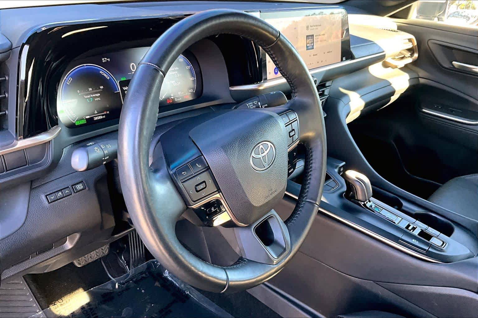 Used 2023 Toyota Crown AWD/4WD image 18