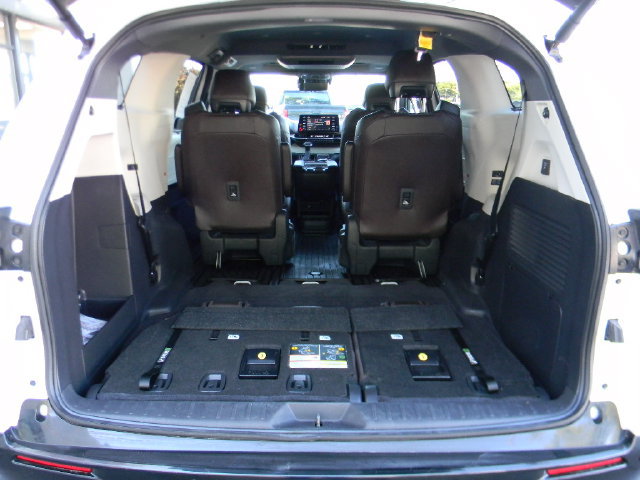 Certified 2024 Toyota Sienna Platinum AWD/4WD image 25