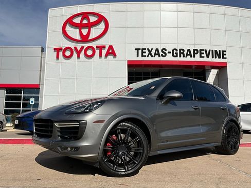 Used 2016 Porsche Cayenne GTS image 2