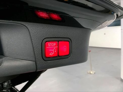 Used 2025 Mercedes-Benz GLB 35 AMG 4MATIC image 34