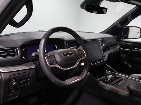 Used 2023 Jeep Wagoneer Series II image 13