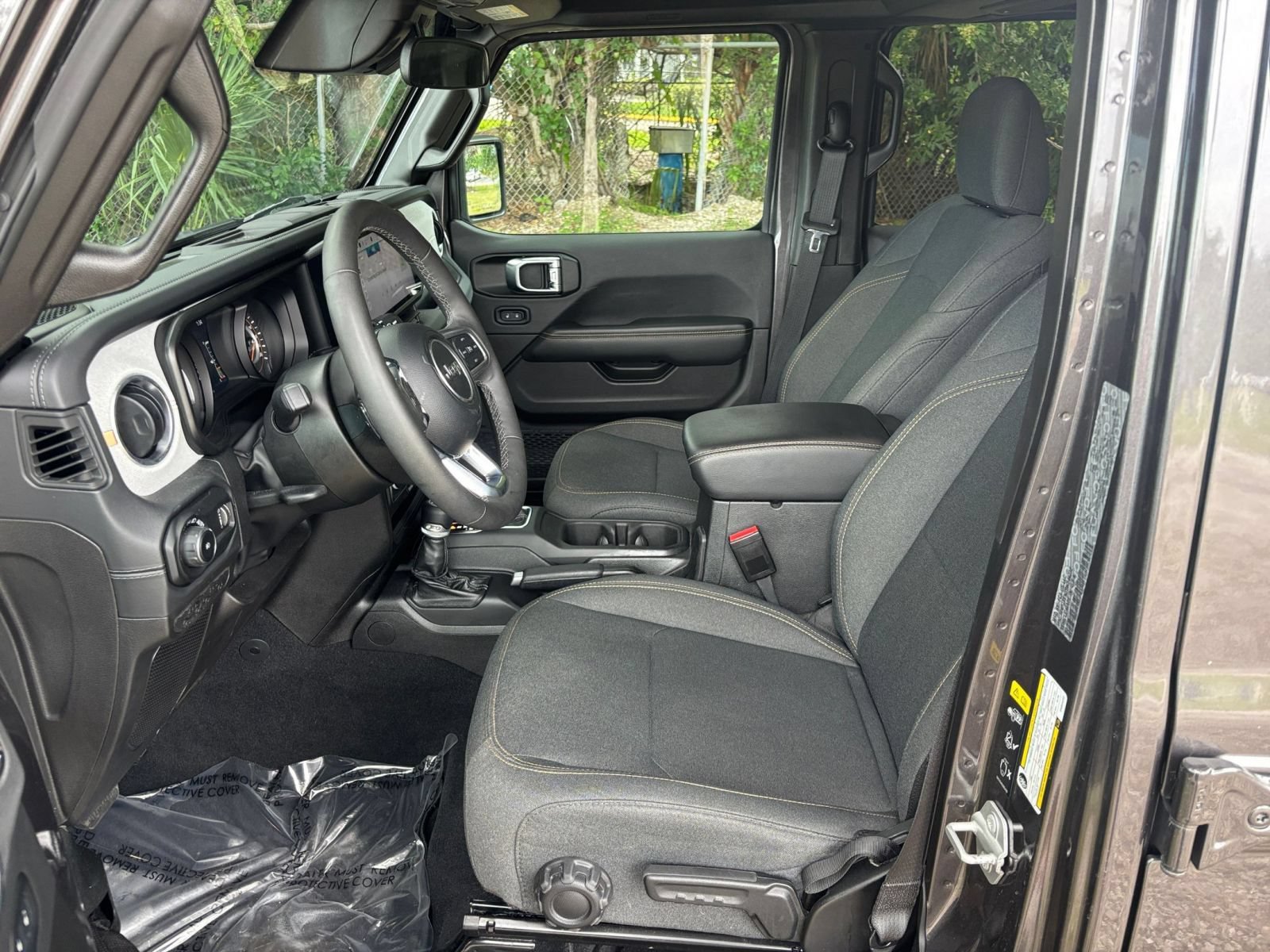 Used 2025 Jeep Wrangler Unlimited Sahara AWD/4WD image 24