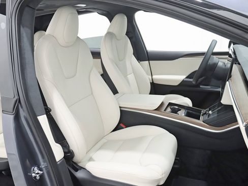 Used 2022 Tesla Model X image 28