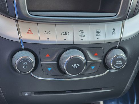 Used 2020 Dodge Journey SE w/ SE Popular Equipment Group image 21