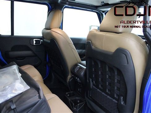 Used 2023 Jeep Gladiator Rubicon w/ Cold Weather Group image 22