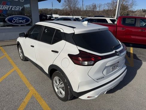 Used 2023 Nissan Kicks S image 3