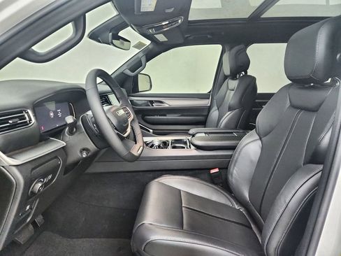 New 2025 Jeep Wagoneer L Series II image 19