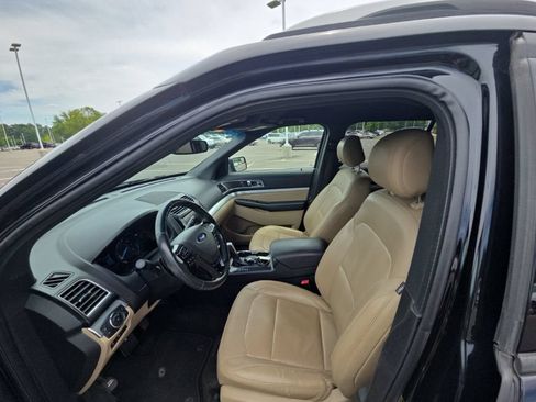 Used 2016 Ford Explorer XLT w/ Equipment Group 202A FWD image 10
